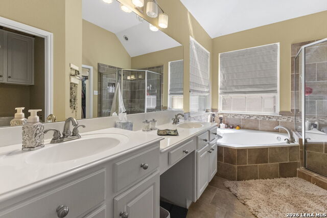 Image 26 of 41 For 15106 Grayoak Forest