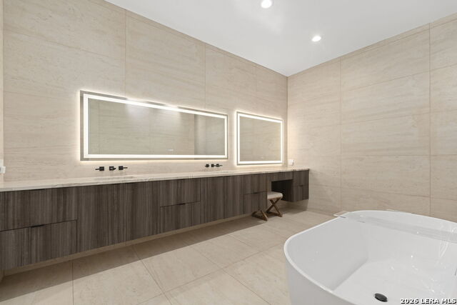 Image 29 of 43 For 25424 Fairway Vw