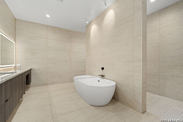 Image 30 of 43 For 25424 Fairway Vw