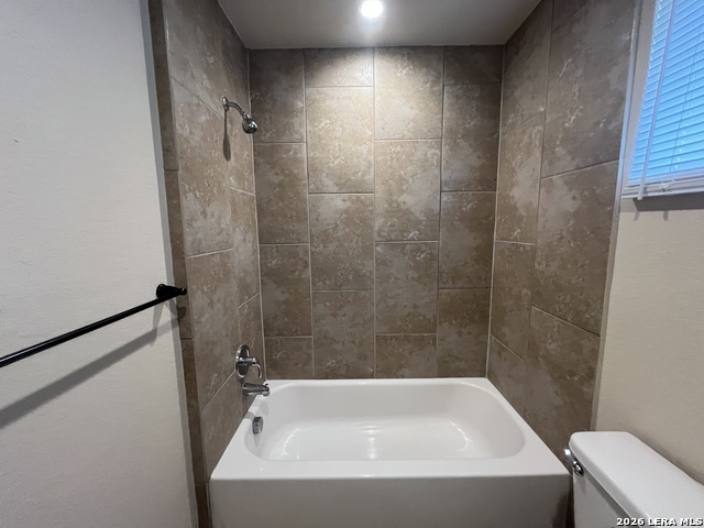 Image 26 of 27 For 6842 Lakeview Dr.  101