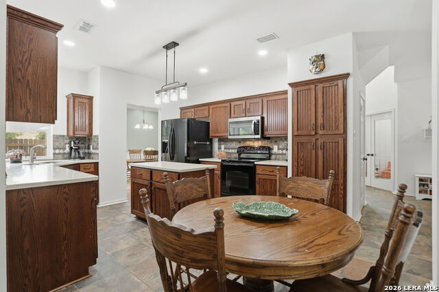 Image 12 of 44 For 21139 Simi Valley Dr