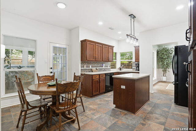 Image 13 of 44 For 21139 Simi Valley Dr