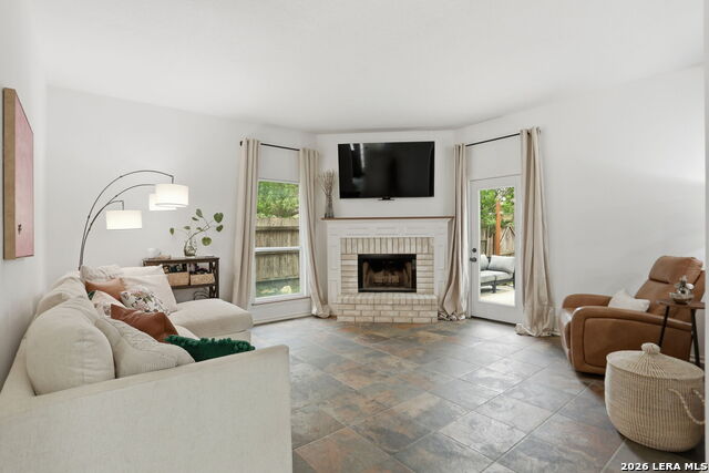 Image 14 of 44 For 21139 Simi Valley Dr