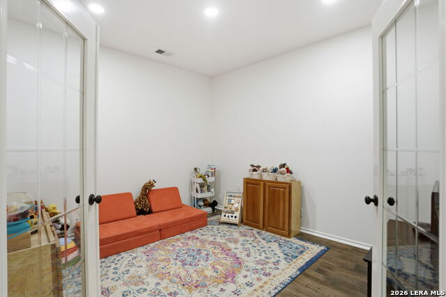 Image 17 of 44 For 21139 Simi Valley Dr