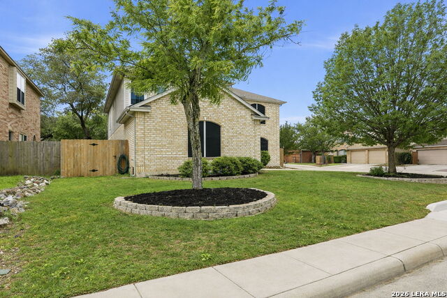 Image 2 of 44 For 21139 Simi Valley Dr