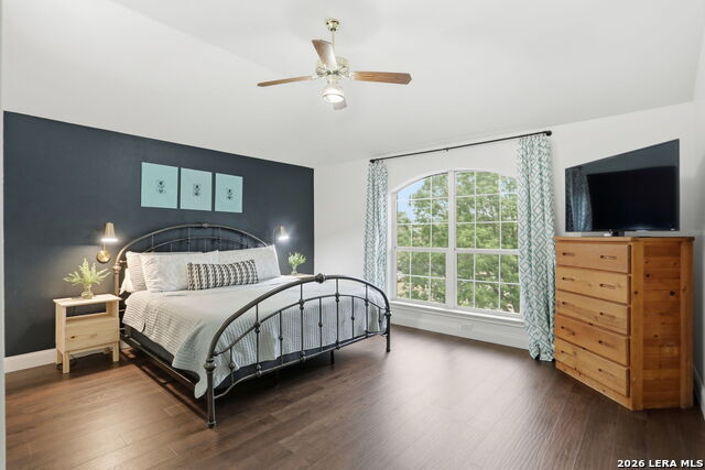 Image 20 of 44 For 21139 Simi Valley Dr