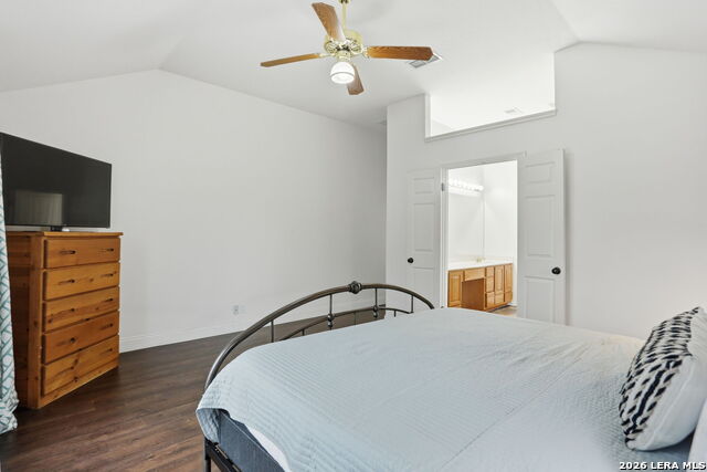 Image 21 of 44 For 21139 Simi Valley Dr