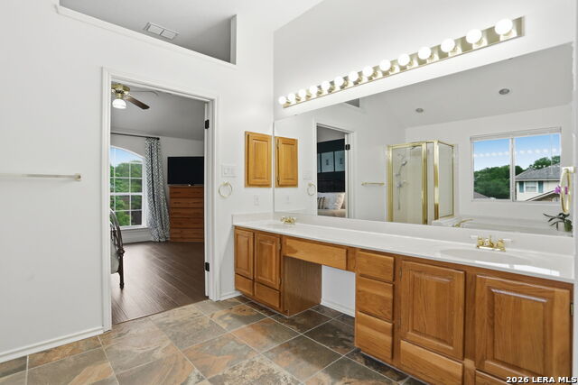 Image 22 of 44 For 21139 Simi Valley Dr