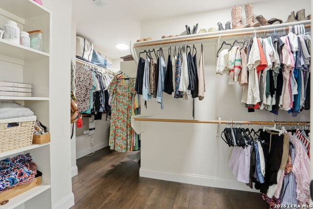 Image 25 of 44 For 21139 Simi Valley Dr