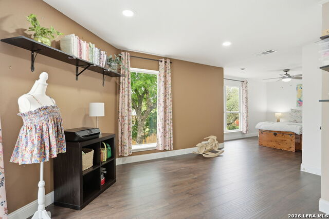 Image 26 of 44 For 21139 Simi Valley Dr