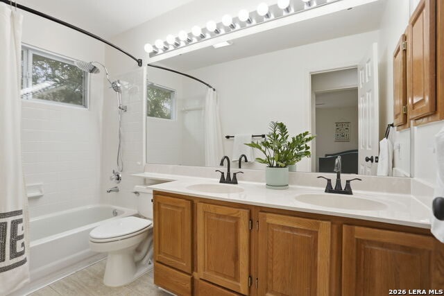 Image 30 of 44 For 21139 Simi Valley Dr