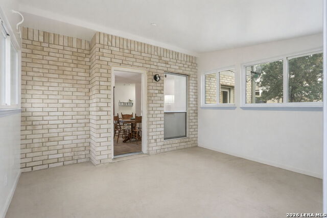 Image 32 of 44 For 21139 Simi Valley Dr