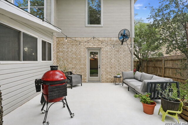 Image 33 of 44 For 21139 Simi Valley Dr