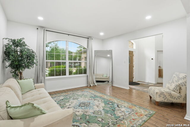 Image 7 of 44 For 21139 Simi Valley Dr