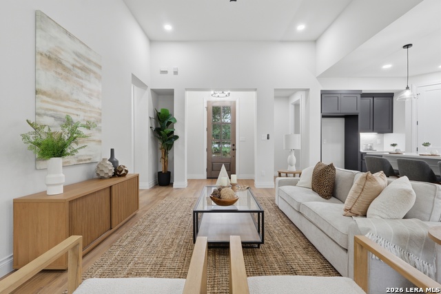 Image 8 of 47 For 860 Rayner Ranch