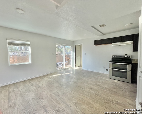 Image 2 of 11 For 1033 Rivas St  301