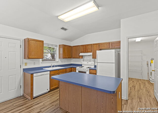 Image 10 of 23 For 14346 Markham Ln