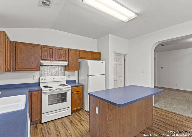 Image 11 of 23 For 14346 Markham Ln