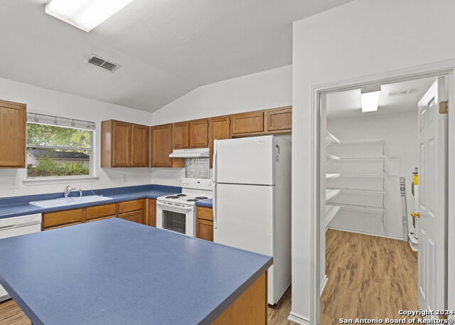 Image 22 of 23 For 14346 Markham Ln