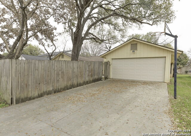 Image 6 of 24 For 13722 Pebble Point Dr