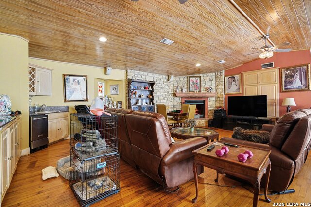 Image 4 of 32 For 1010 Village Shore Dr