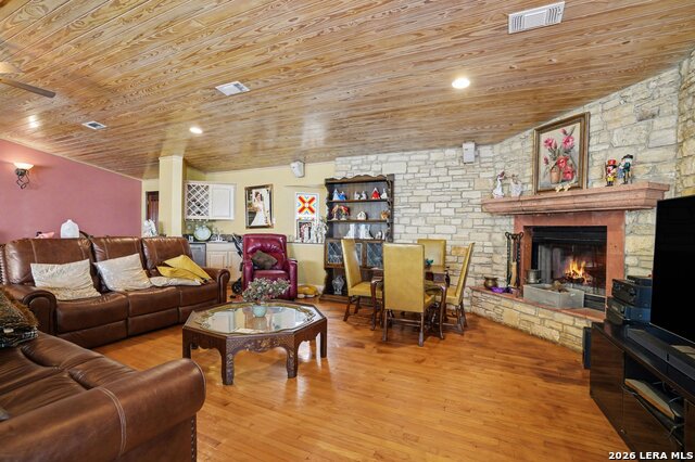 Image 6 of 32 For 1010 Village Shore Dr