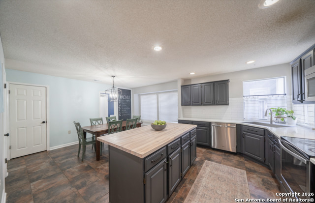 Image 8 of 22 For 2435 Pendant Oak