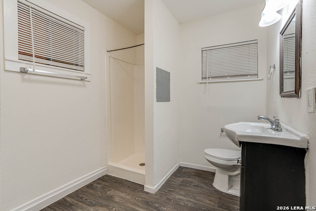 Image 6 of 6 For 3430 Flores S 4