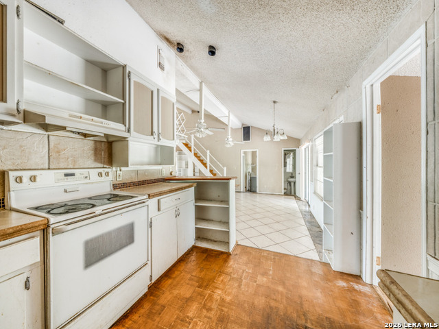 Image 10 of 25 For 120 Center Creek Drive