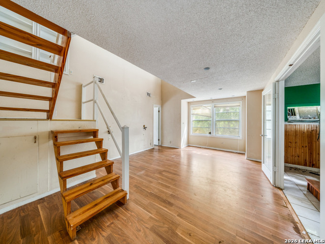 Image 11 of 25 For 120 Center Creek Drive