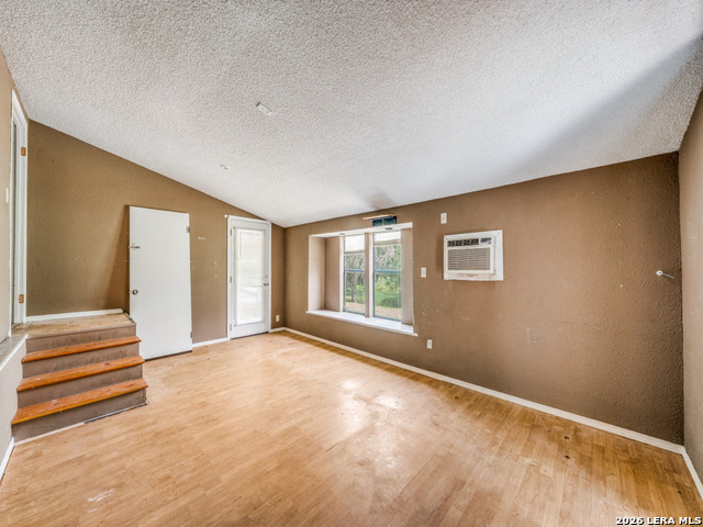 Image 13 of 25 For 120 Center Creek Drive