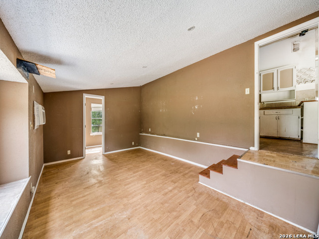 Image 14 of 25 For 120 Center Creek Drive