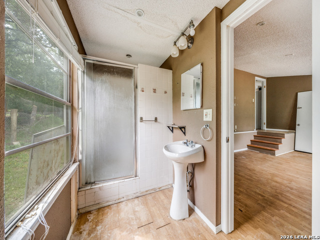 Image 15 of 25 For 120 Center Creek Drive