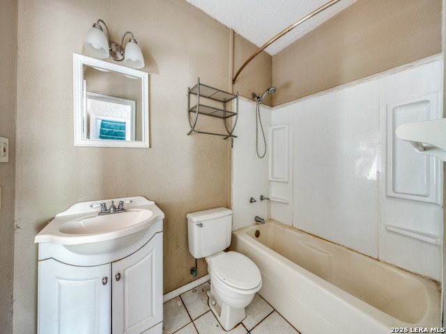 Image 17 of 25 For 120 Center Creek Drive