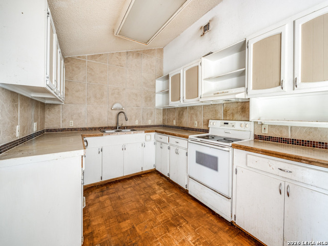 Image 8 of 25 For 120 Center Creek Drive