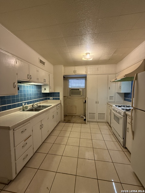 Image 15 of 36 For 374 Meredith