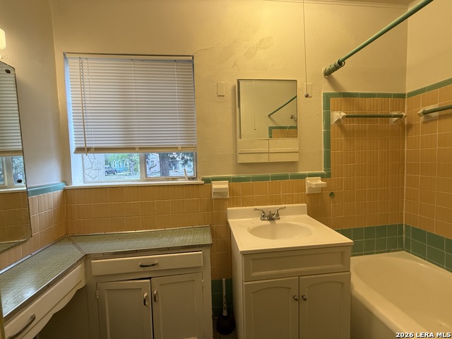 Image 18 of 36 For 374 Meredith