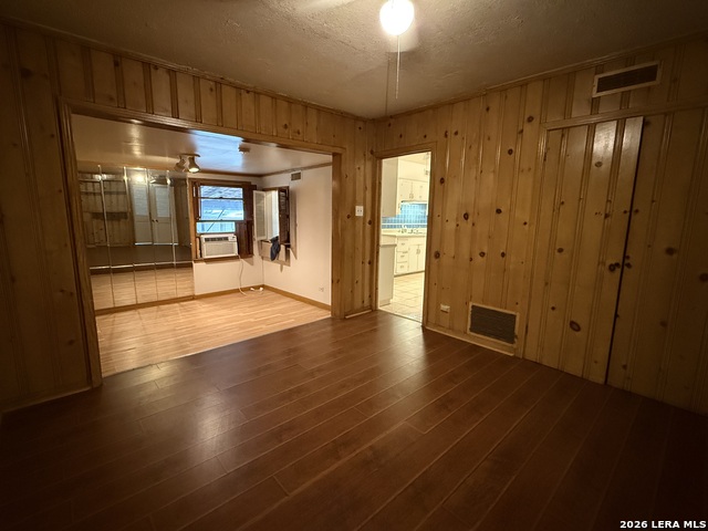 Image 25 of 36 For 374 Meredith