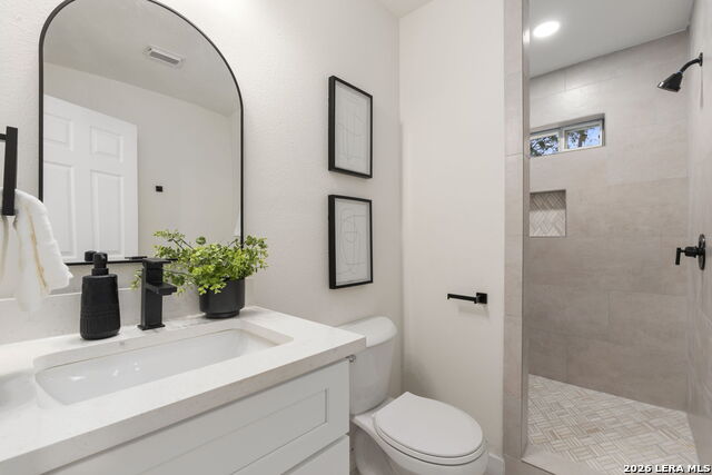 Image 18 of 33 For 339 Springwood Ln