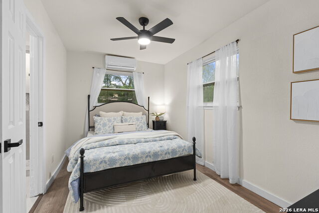 Image 24 of 33 For 339 Springwood Ln