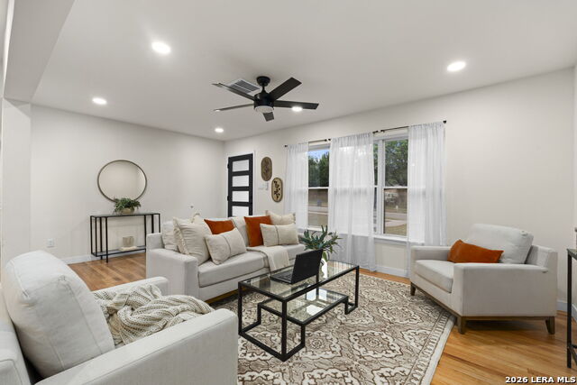 Image 3 of 33 For 339 Springwood Ln