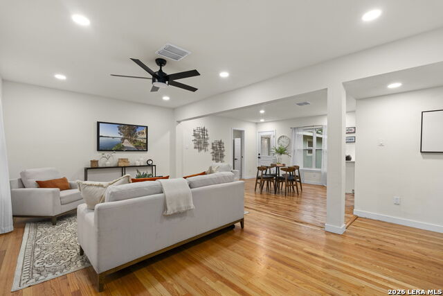 Image 4 of 33 For 339 Springwood Ln