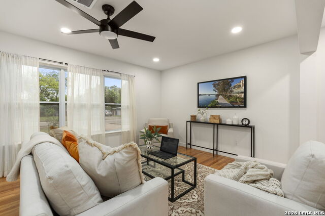 Image 6 of 33 For 339 Springwood Ln