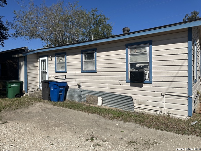 Image 4 of 15 For 3130 Golden Ave