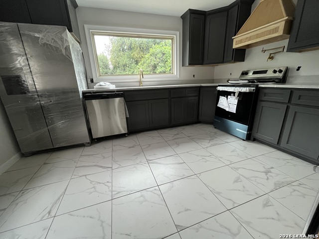 Listing photo id 0 for 763 Ceylon St N