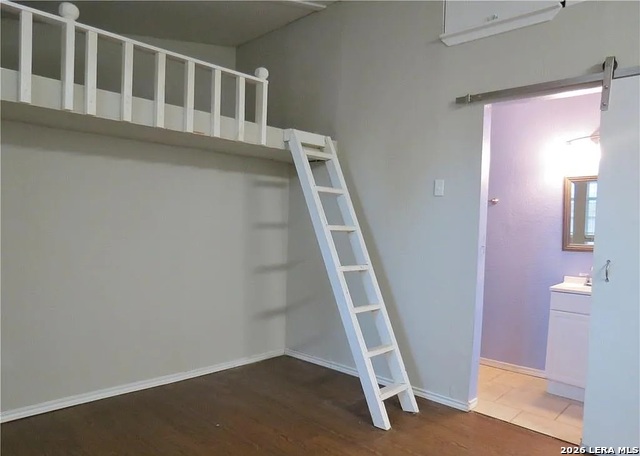 Image 2 of 4 For 333 Torrey St E B