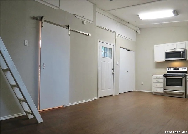 Image 3 of 4 For 333 Torrey St E B