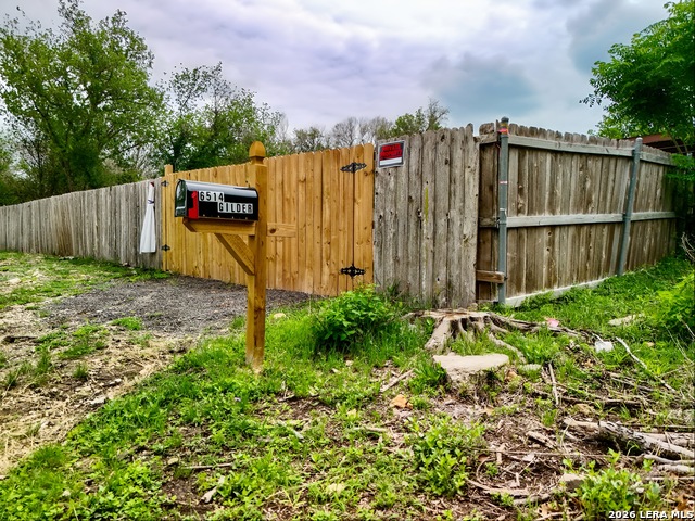 Image 4 of 19 For 6514 Gilder  