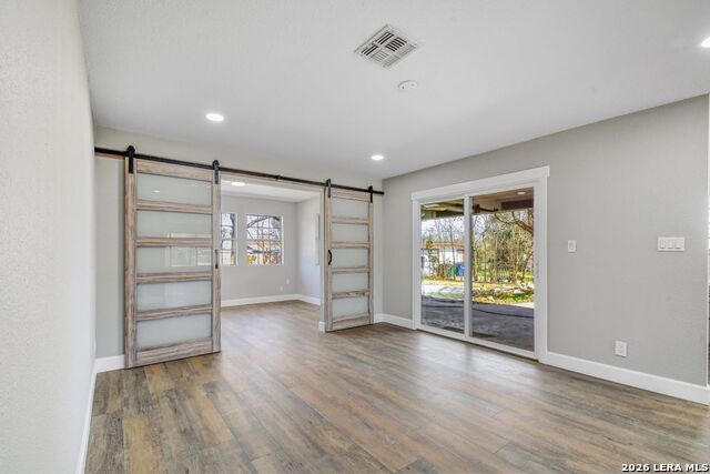 Image 14 of 27 For 411 Millwood Ln