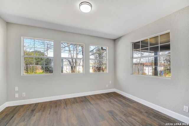 Image 15 of 27 For 411 Millwood Ln